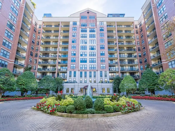 55 W Delaware Pl #208-P052, Chicago, IL 60610