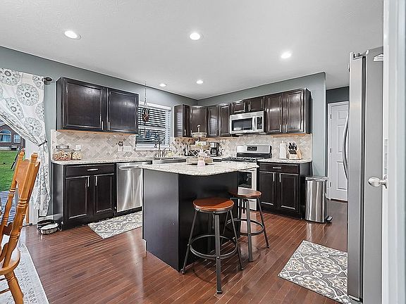 3rd image of 2035 Bridgewater Ln