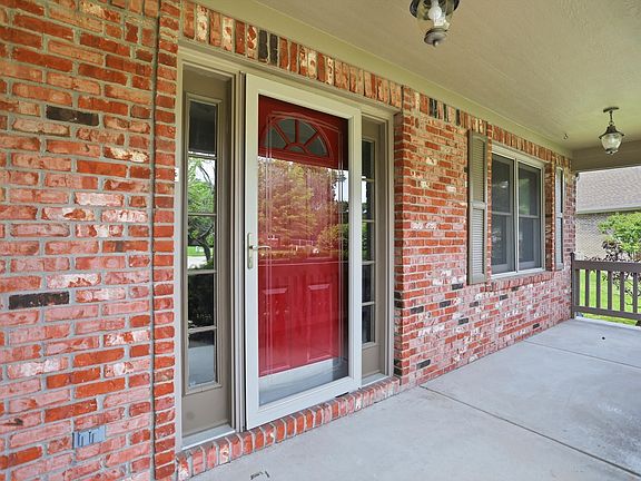 5th image of 404 Tara Cir