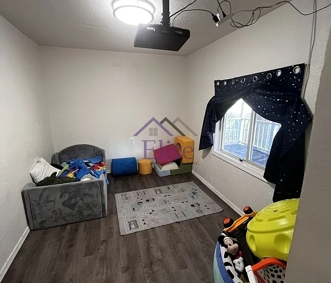 101 E Wood Ln — Photo 12