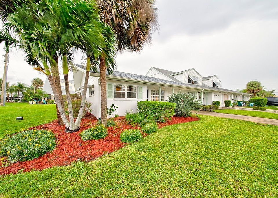 1st image of 327 Emerald Pl W