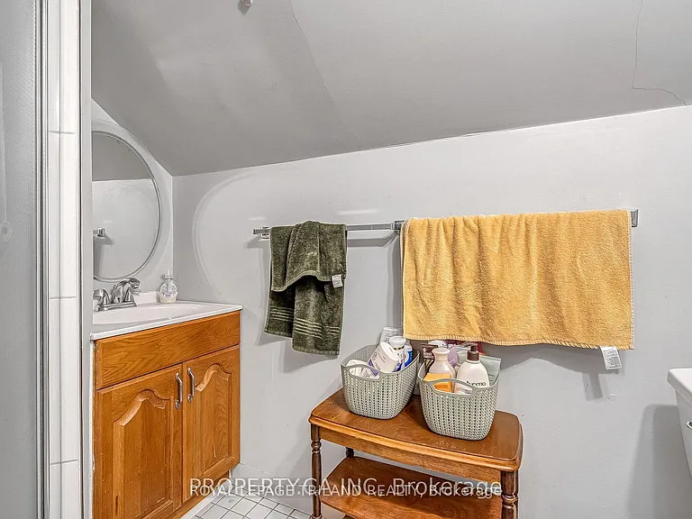23 Saunby St #B — Photo 13