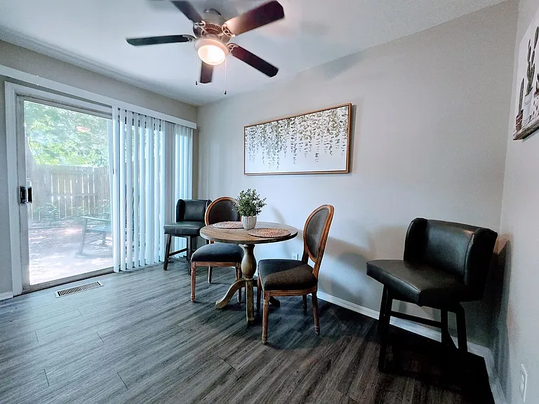 Park Lane Apartments — Photo 37