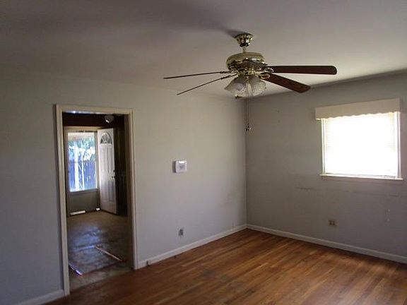 4th image of 1703 Knoxville Ct