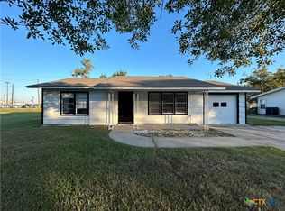 103 Sandra St, Edna, TX 77957