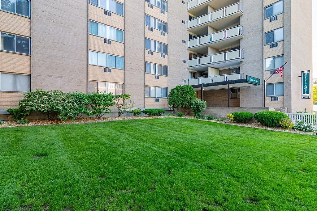 2 bed, 1.0 bath, 940 sqft, $2,500 — Photo 2