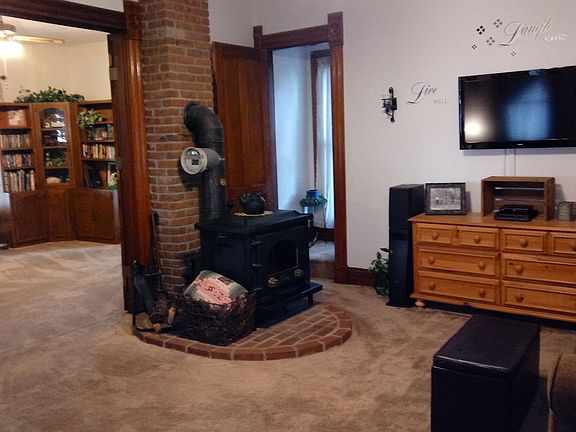 5th image of 307 W North St