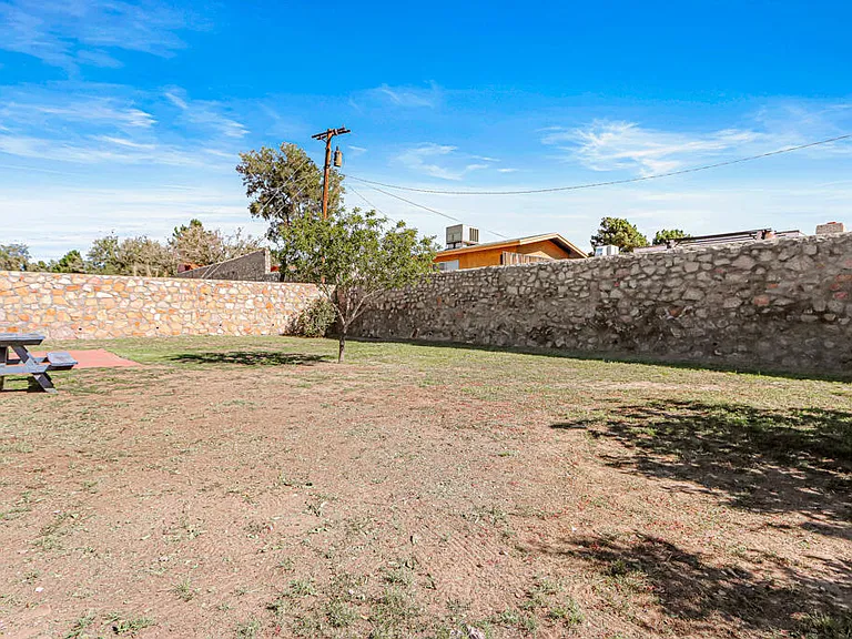 1600 Sumac Dr — Photo 36