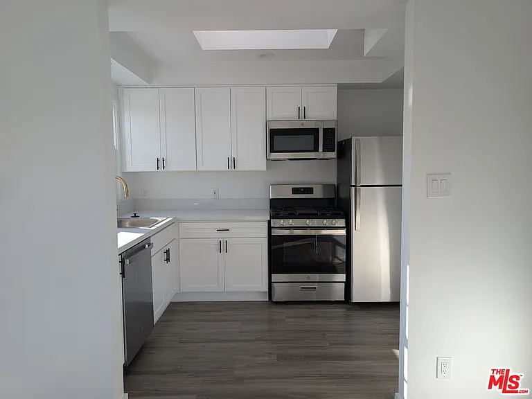 1147 24th St #B — Photo 3