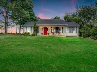 3255 Charleswood Rd, Roanoke, VA 24014