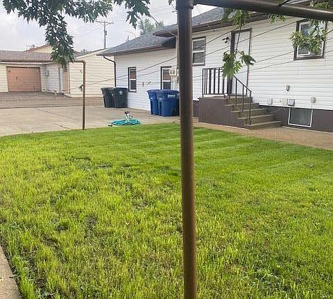 4th image of 227 10th Ave E