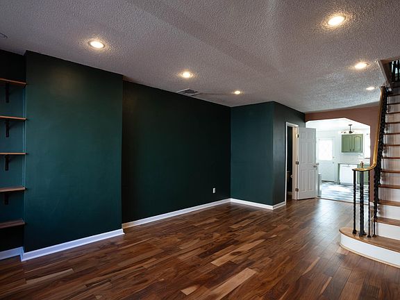 5th image of 1028 Daly St
