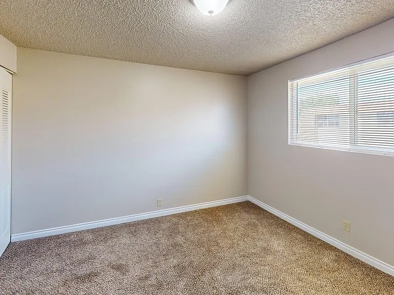 240 W Furnish Ave #8 — Photo 4