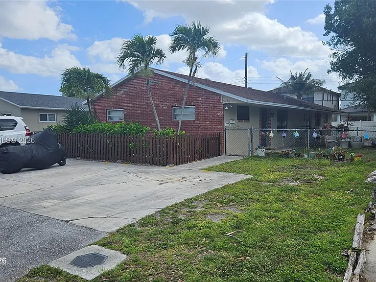 5030 SW 26th Ave #2 — Photo 1