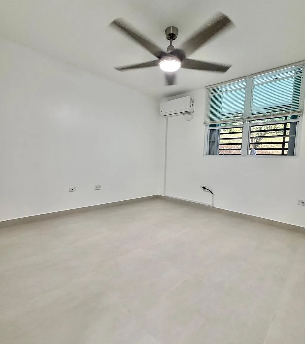 3 bed, 2.0 bath, 1800 sqft, $3,000 — Photo 4