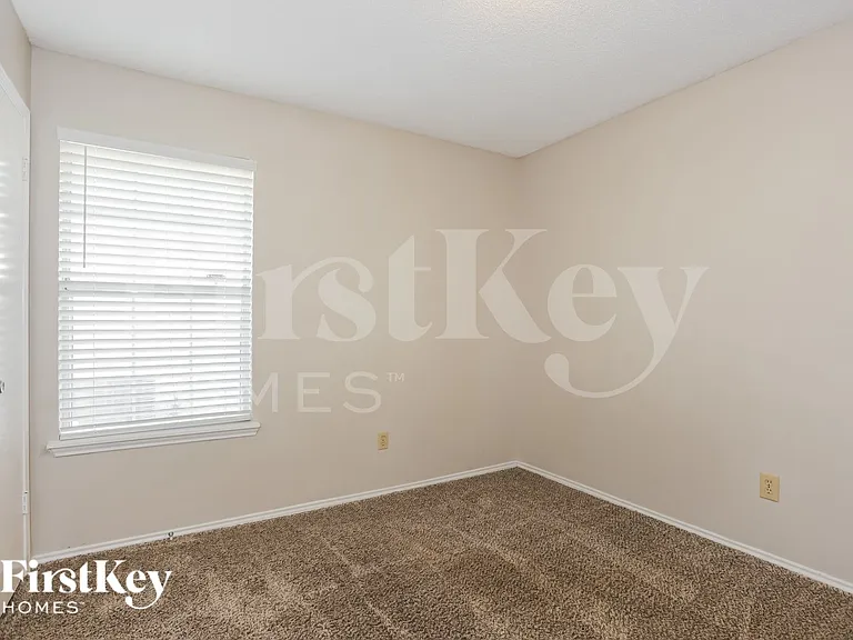 714 Windridge Ln — Photo 12