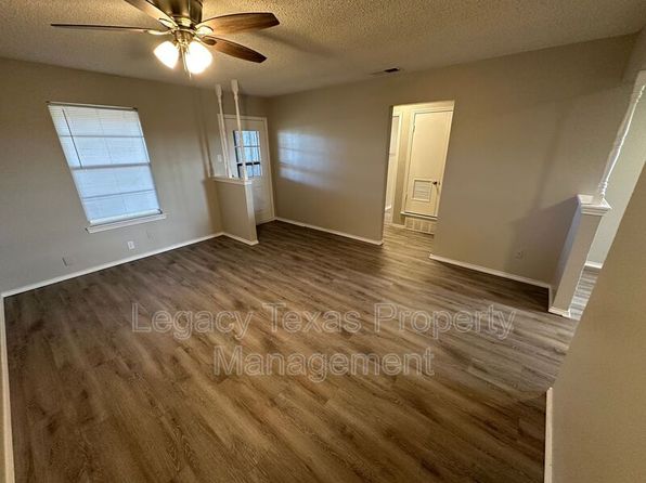 1116 N Nolan River Rd APT A