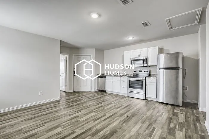 3 bed, 2.0 bath, 872 sqft, $1,015 — Photo 4