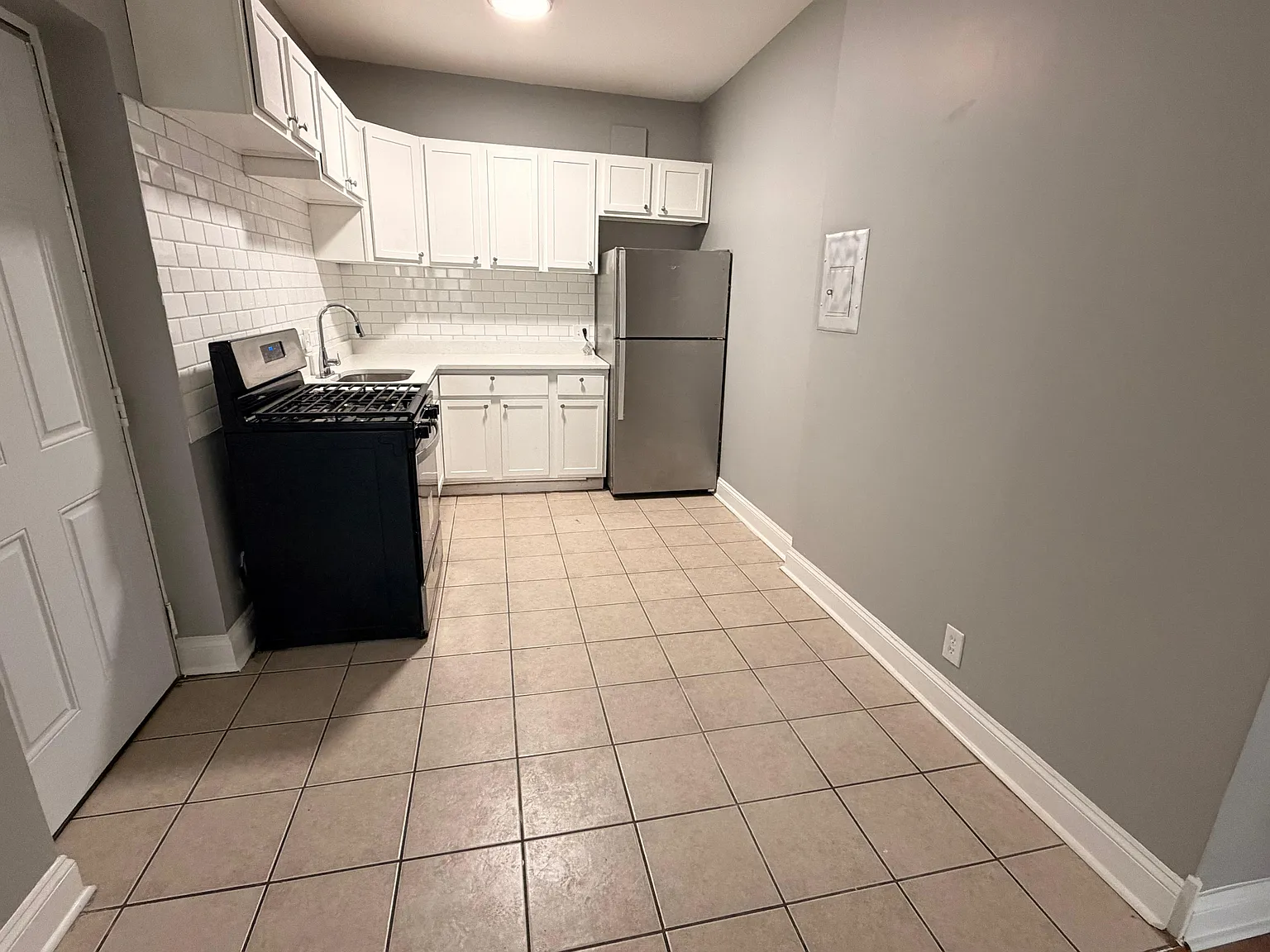 4739 South Ingleside Avenue — Photo 3