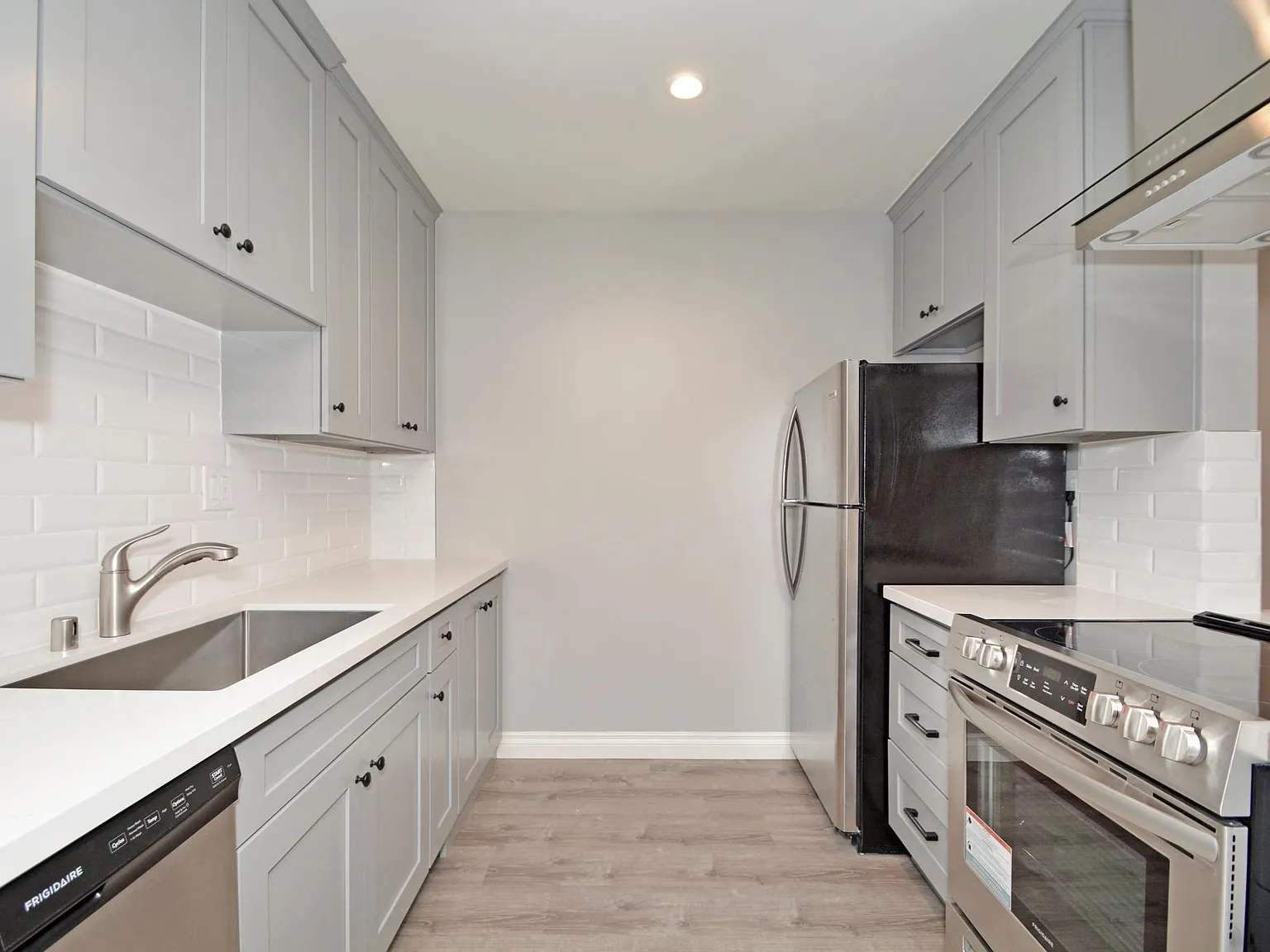 1 bed, 800 sqft, $2,450 — Photo 3