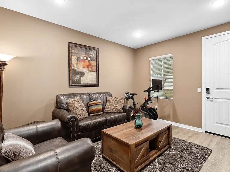 Blackstone Dr — Photo 17