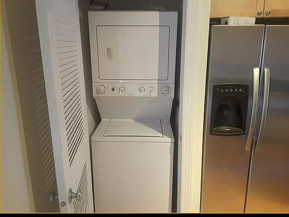 5th image of 847 E 52nd St #3A