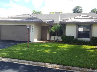 1520 Lakeview Cir, Coral Springs, FL 33071