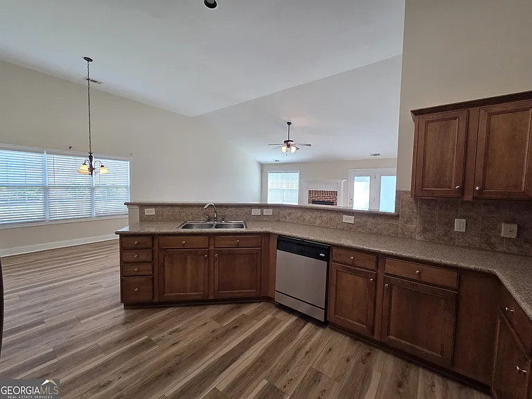 4213 Brentwood Dr — Photo 9