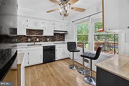 3rd image of 9601 Greenview Ln