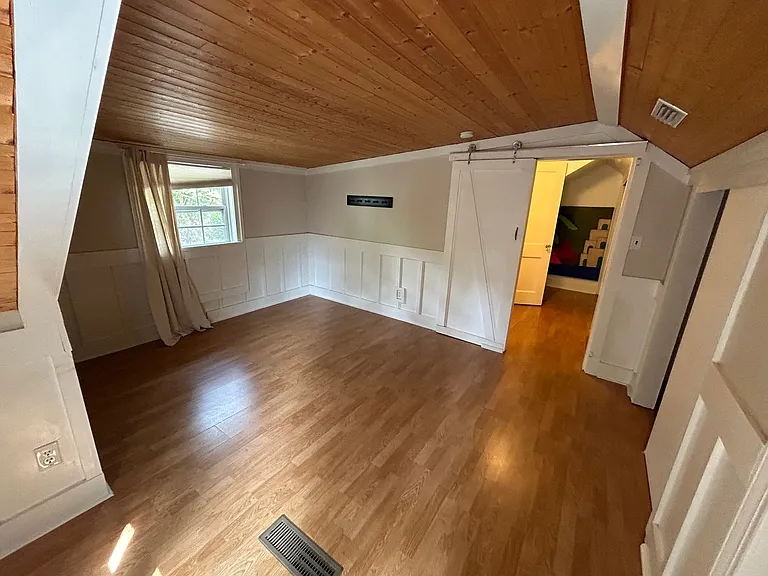 2461 Lyndhurst Ave — Photo 46
