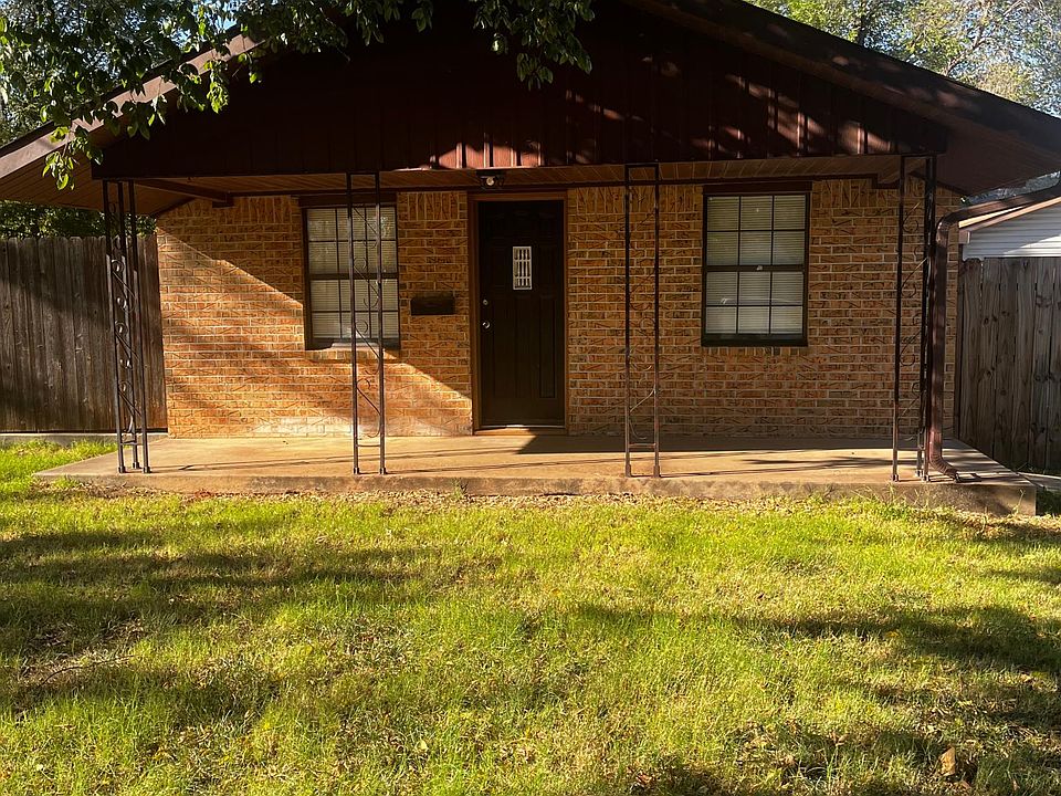 1st image of 215 W 1st St