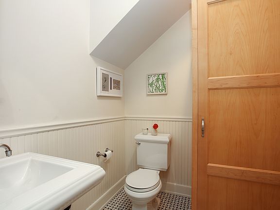 2nd Bathroom