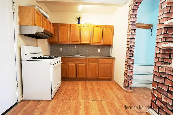 Rented by Norman Raindel, LREB | media 9