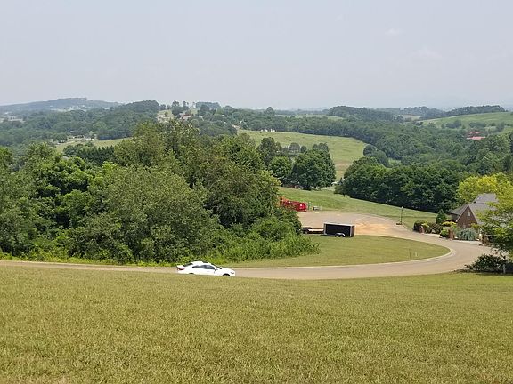 5th image of Summerhill Dr