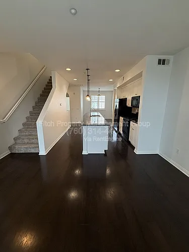 815 Harbor Cliff Way #244 Photo 1
