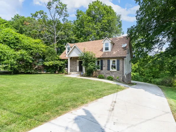 121 Whitehall Dr, Clarksville, TN 37042
