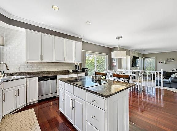 4th image of 219 W Avondale Dr