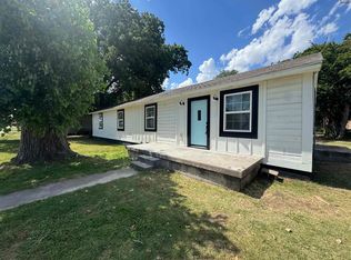 106 E Williams Dr, Burkburnett, TX 76354