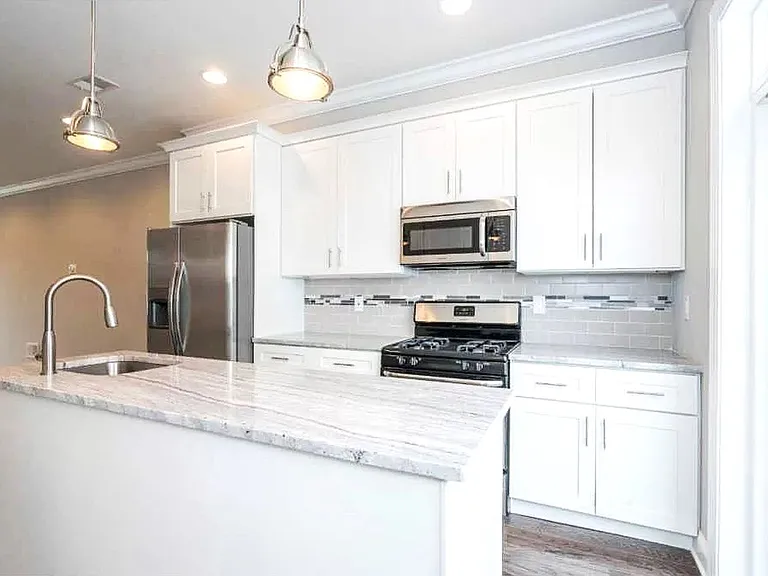 537 Morse St — Photo 8