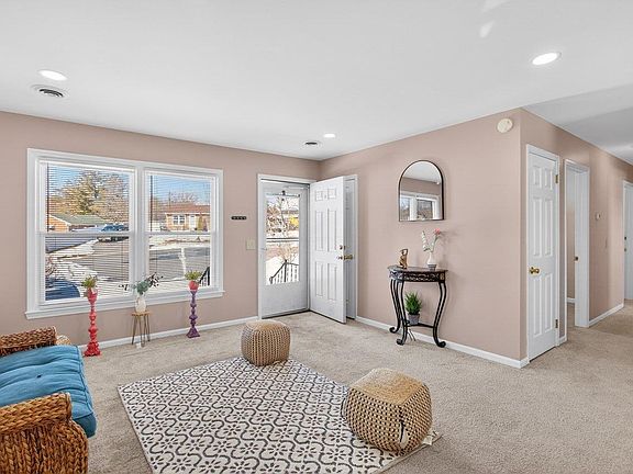3rd image of 1424 Southampton Ct