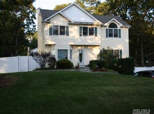 163 Locust Dr, Rocky Point, NY 11778