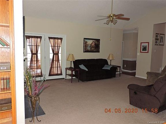 4th image of 105 Birchwood Ct