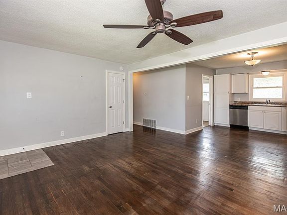 5th image of 3242 Sims Ave