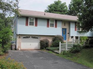 34 E Summit Dr, Stevens, PA