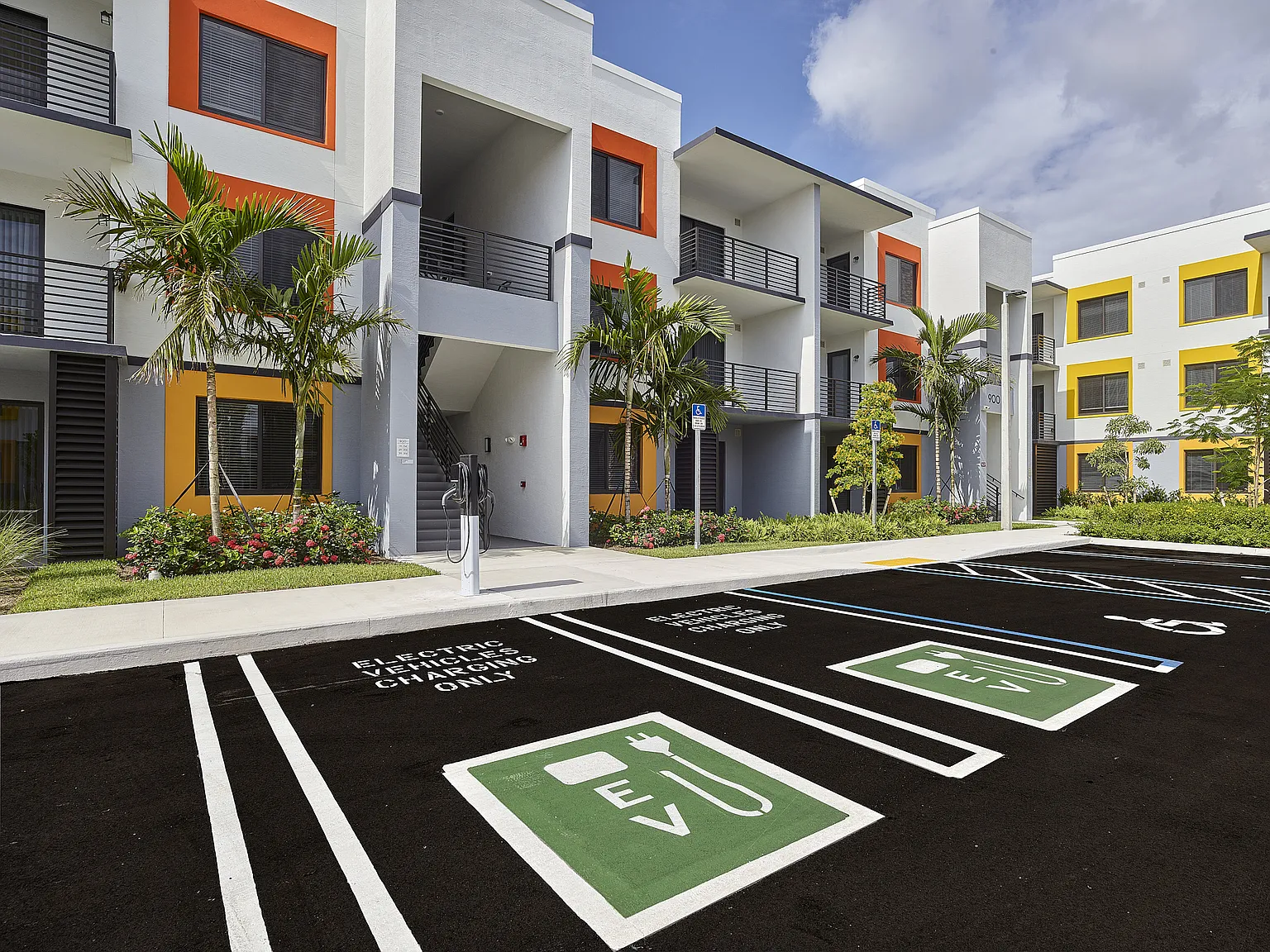 Gateway Luxury Apartments — Photo 4