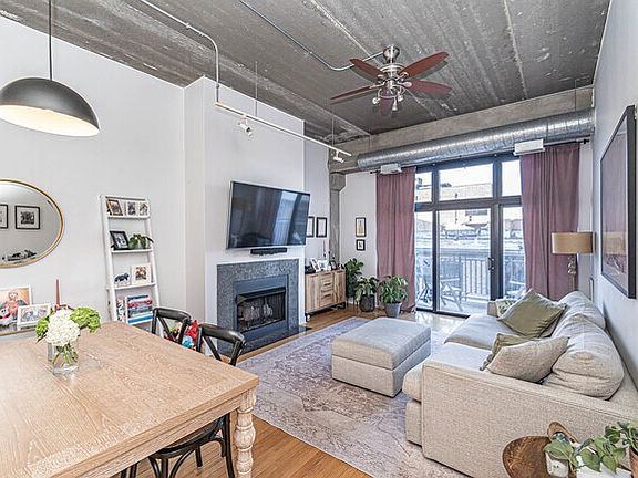 2nd image of 1635 W Belmont Ave APT 413
