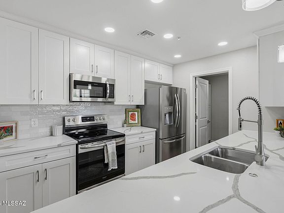 5th image of 2034 E River Rd #203