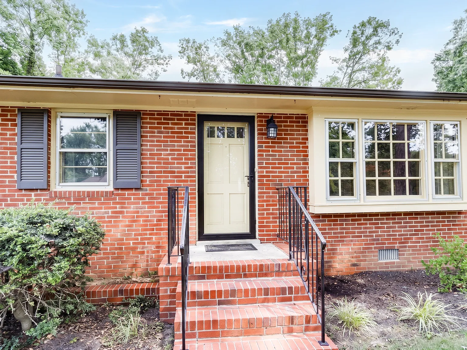 3 bed, 1400 sqft, $2,250 — Photo 3