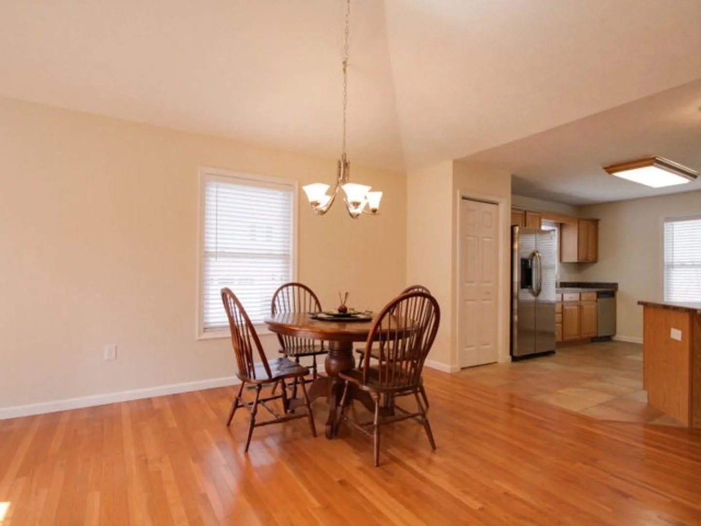 Brick Single Family Home in Battlefield Estates — Photo 4