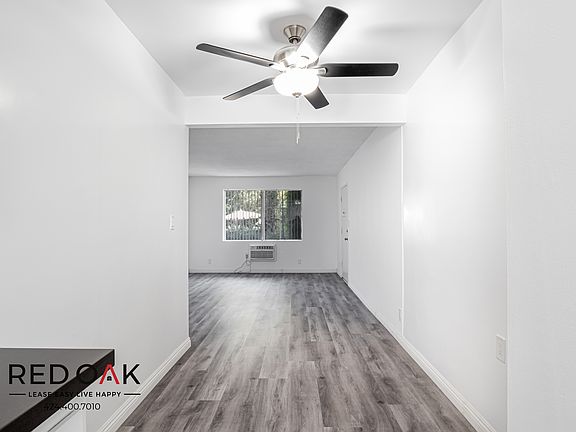 3rd image of 12737 Moorpark St #3